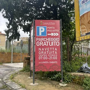 La Casa Sulla Piazza Enna